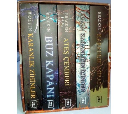 Karanlık Zihinler Serisi - Kutulu Set (5 Kitap) Karanlık Zihinler Serisi - Kutulu Set (5 Kitap)